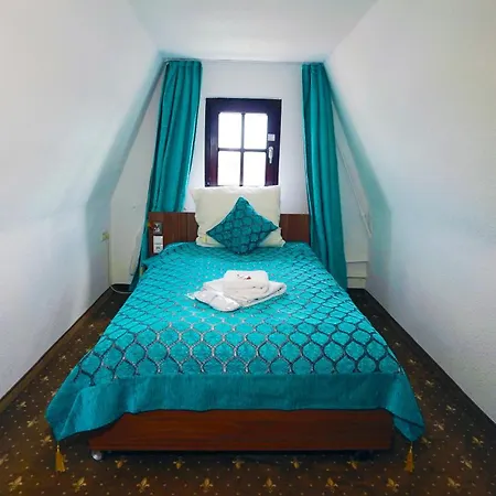 Und Restaurant Loewenbraeu Otel