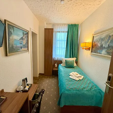 Und Restaurant Loewenbraeu Otel 3*