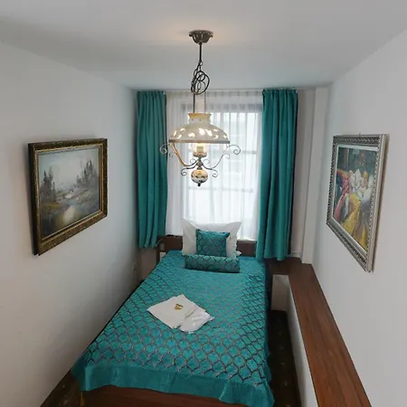 Und Restaurant Loewenbraeu Otel