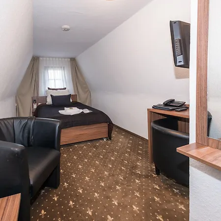 Und Restaurant Loewenbraeu Hotel 3*