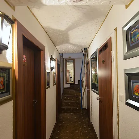 Und Restaurant Loewenbraeu 3*