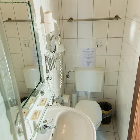 Und Restaurant Loewenbraeu Otel