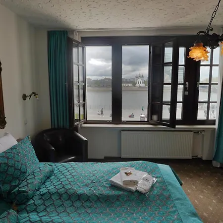 科隆卢云堡酒店及餐厅 3* 科隆