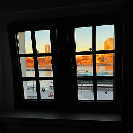 科隆卢云堡酒店及餐厅