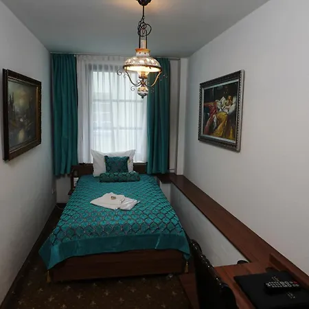 科隆卢云堡酒店及餐厅 3* 科隆