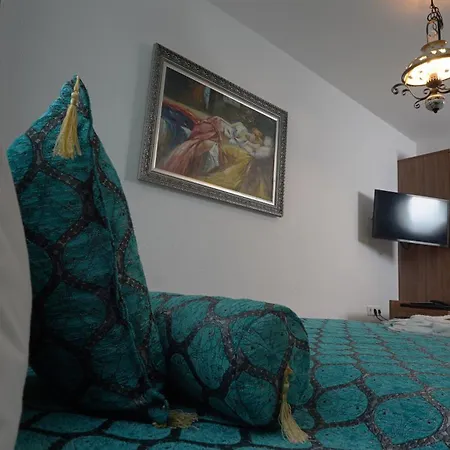 科隆卢云堡酒店及餐厅