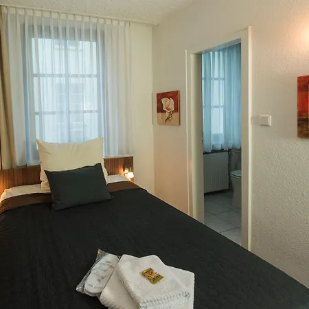 科隆卢云堡酒店及餐厅