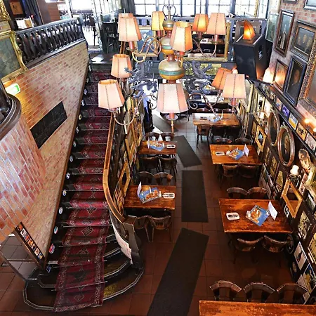 科隆卢云堡酒店及餐厅 酒店