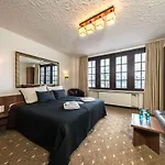 Und Restaurant Loewenbraeu Hotel Cologne