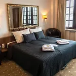 Und Restaurant Loewenbraeu Cologne