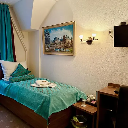 Отель Und Restaurant Loewenbraeu 3*