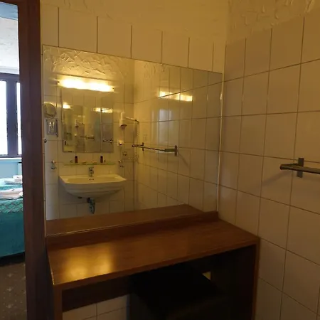 Und Restaurant Loewenbraeu 3*