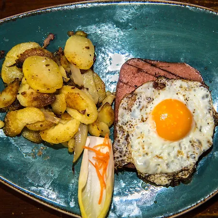 Und Restaurant Löwenbräu 3*
