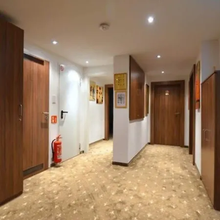 Und Restaurant Löwenbräu Hotell 3*