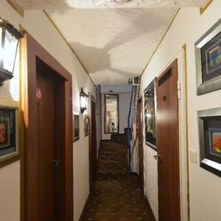 Отель Und Restaurant Loewenbraeu Кёльн