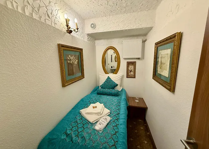 Und Restaurant Loewenbraeu Hotel 3*