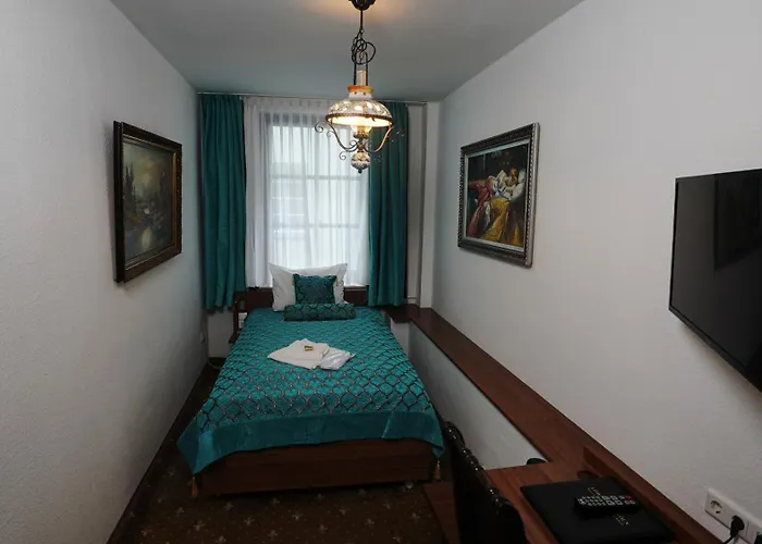 ウント レストラン レーベンブロイ 3* ケルン