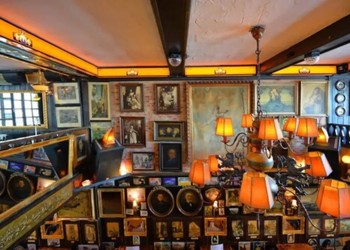 Und Restaurant Loewenbraeu Hotel 3*