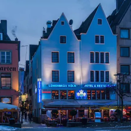 Und Restaurant Loewenbraeu מלון 3*