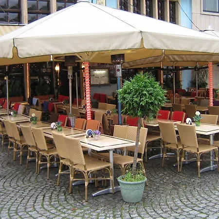 מלון Und Restaurant Loewenbraeu 3*