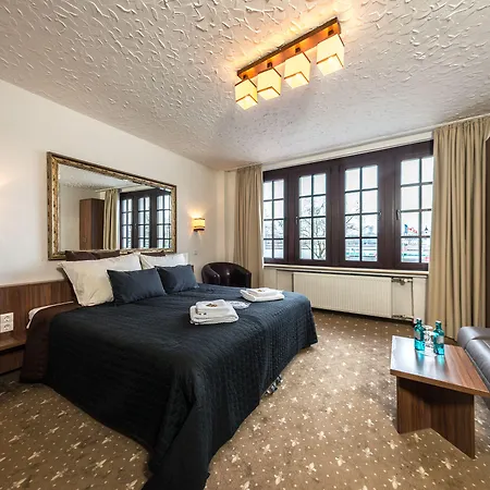 Und Restaurant Loewenbraeu Otel Köln