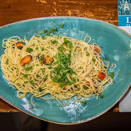 Und Restaurant Loewenbraeu Otel Köln