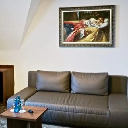 Und Restaurant Loewenbraeu Otel Köln