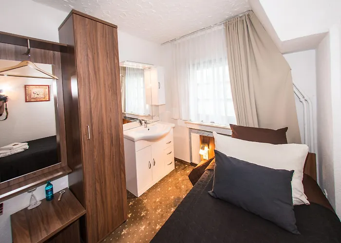 Und Restaurant Loewenbraeu Hotel 3*