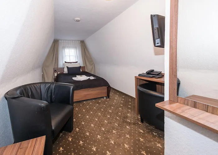 Und Restaurant Loewenbraeu Hotel 3*